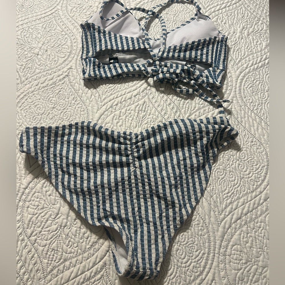 Jessica Simpson bikini - Picture 2 of 3